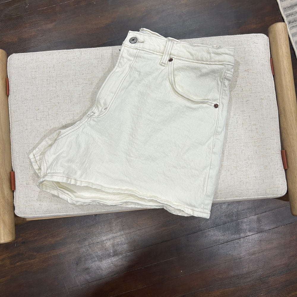 Abercrombie & Fitch Women’s Curve Love High Rise 90’s Cutoff Short